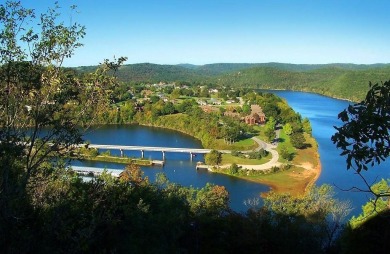 Welcome home to this beautiful 3-bedroom, 2-bath, single-level on Holiday Island Golf Course in Arkansas - for sale on GolfHomes.com, golf home, golf lot