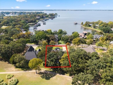 Updated home in prestigous Pinnacle Golf Club, Cedar Creek Lake! on Pinnacle Golf and Boat Club in Texas - for sale on GolfHomes.com, golf home, golf lot