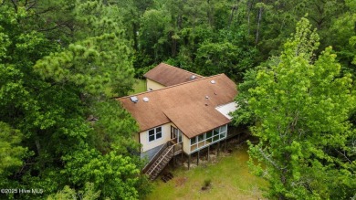 Welcome to this charming 3-bedroom, 2-bathroom home offering 1 on Harbour Point Golf Club in North Carolina - for sale on GolfHomes.com, golf home, golf lot