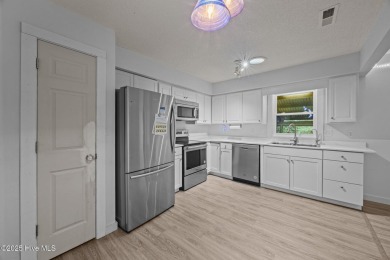 Welcome to this charming 3-bedroom, 2-bathroom home offering 1 on Harbour Point Golf Club in North Carolina - for sale on GolfHomes.com, golf home, golf lot