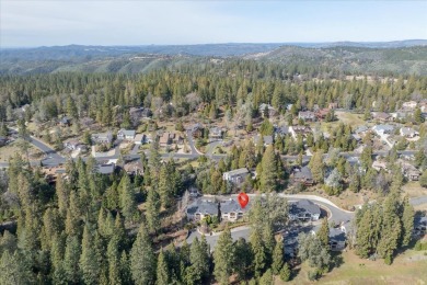 This beautiful 1722sf townhome boasts 3 primary suites and an on Forest Meadows Golf Course in California - for sale on GolfHomes.com, golf home, golf lot
