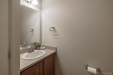 Immaculate condo in the highly sought-after Links of on The Fountains Golf Club in Michigan - for sale on GolfHomes.com, golf home, golf lot