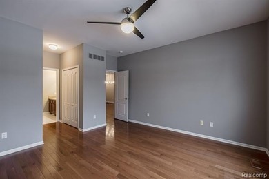 Immaculate condo in the highly sought-after Links of on The Fountains Golf Club in Michigan - for sale on GolfHomes.com, golf home, golf lot