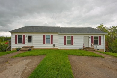 Great Investment  Property. This cozy Winchester duplex is in a on Winchester Country Club, Inc. in Kentucky - for sale on GolfHomes.com, golf home, golf lot