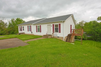 Great Investment  Property. This cozy Winchester duplex is in a on Winchester Country Club, Inc. in Kentucky - for sale on GolfHomes.com, golf home, golf lot