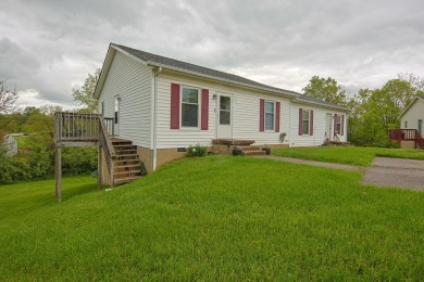 Great Investment  Property. This cozy Winchester duplex is in a on Winchester Country Club, Inc. in Kentucky - for sale on GolfHomes.com, golf home, golf lot