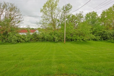 Great Investment  Property. This cozy Winchester duplex is in a on Winchester Country Club, Inc. in Kentucky - for sale on GolfHomes.com, golf home, golf lot
