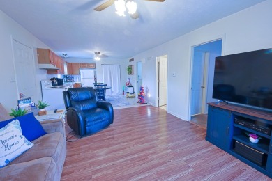 Great Investment  Property. This cozy Winchester duplex is in a on Winchester Country Club, Inc. in Kentucky - for sale on GolfHomes.com, golf home, golf lot