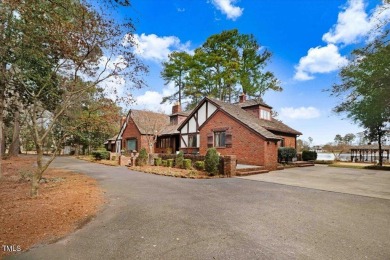 **MOTIVATED SELLER***
LAKEFRONT ESTATE on Nearly 
1 on Walnut Creek Country Club in North Carolina - for sale on GolfHomes.com, golf home, golf lot