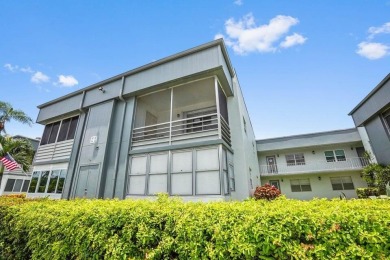 A/C 2021 HWH 2021. Bright, cheerful condo in desirable Kings on Kings Point Golf -Flanders Way in Florida - for sale on GolfHomes.com, golf home, golf lot