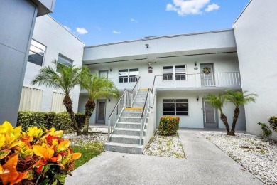 A/C 2021 HWH 2021. Bright, cheerful condo in desirable Kings on Kings Point Golf -Flanders Way in Florida - for sale on GolfHomes.com, golf home, golf lot