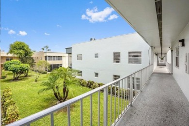 A/C 2021 HWH 2021. Bright, cheerful condo in desirable Kings on Kings Point Golf -Flanders Way in Florida - for sale on GolfHomes.com, golf home, golf lot