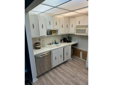 A/C 2021 HWH 2021. Bright, cheerful condo in desirable Kings on Kings Point Golf -Flanders Way in Florida - for sale on GolfHomes.com, golf home, golf lot
