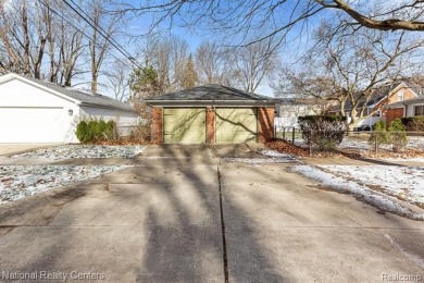 A SPECTACULAR ROYAL OAK LOCATION, THIS RANCH SITS ON A PRIME on Red Run Golf Club in Michigan - for sale on GolfHomes.com, golf home, golf lot