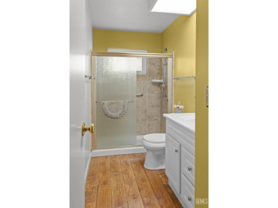 Welcome to this charming 2-bedroom, 1-bath turnkey beauty on Sundale Country Club in California - for sale on GolfHomes.com, golf home, golf lot