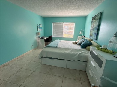 Beautiful condo 1 bedroom, 1.5 bath. Move in ready come totally on Sunrise Lakes Phase III in Florida - for sale on GolfHomes.com, golf home, golf lot