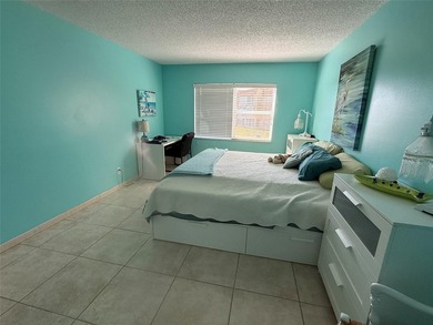 Beautiful condo 1 bedroom, 1.5 bath. Move in ready come totally on Sunrise Lakes Phase III in Florida - for sale on GolfHomes.com, golf home, golf lot