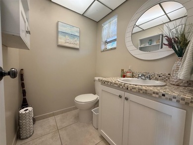 Beautiful condo 1 bedroom, 1.5 bath. Move in ready come totally on Sunrise Lakes Phase III in Florida - for sale on GolfHomes.com, golf home, golf lot