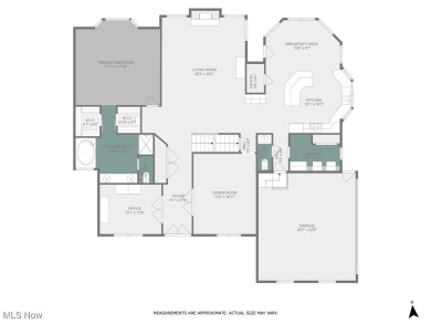 Stunning custom-built 5-bedroom, 4.5-bath home overlooks the on Chenoweth Golf Course in Ohio - for sale on GolfHomes.com, golf home, golf lot