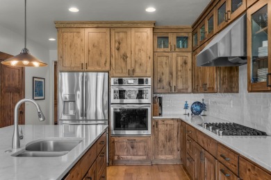 Experience the perfect blend of quality and lifestyle in this on  in Oregon - for sale on GolfHomes.com, golf home, golf lot