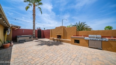 Discover comfort and convenience in this delightful 2 bedroom 1 on Union Hills Country Club in Arizona - for sale on GolfHomes.com, golf home, golf lot