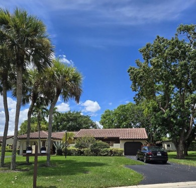 Elegant 3B/R 2 Bath villa. 2500 sq ft of living space. Lake view on Boca Lago Golf and Country Club in Florida - for sale on GolfHomes.com, golf home, golf lot