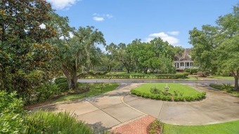 Beautifully maintained home located on a Beau Chene SD cul de on Beau Chene Country Club in Louisiana - for sale on GolfHomes.com, golf home, golf lot