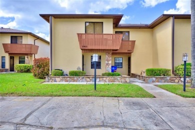 Welcome to this stunning 2-bedroom, 2.5-bathroom townhouse condo on Sun n Lake Golf and Country Club in Florida - for sale on GolfHomes.com, golf home, golf lot