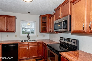 This IMMACULATE 3-bedroom, 2.5-bath brick condo offers over 2500 on Royal Oaks Golf Club in Tennessee - for sale on GolfHomes.com, golf home, golf lot