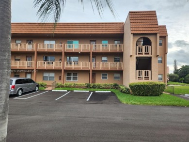 Updated 2 bed 2 bath in Sunrise Lakes Solid Wood Cherry Shaker on Sunrise Lakes Phase III in Florida - for sale on GolfHomes.com, golf home, golf lot