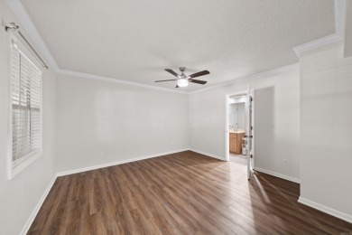 A part of the Diamondhead Community this 2/2 condo has covered on Diamondhead Golf and Country Club in Arkansas - for sale on GolfHomes.com, golf home, golf lot