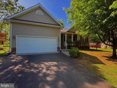 **Immaculate and spacious three-bedroom, two-bath rambler on Lake Of The Woods Golf Course in Virginia - for sale on GolfHomes.com, golf home, golf lot