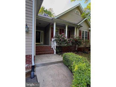 **Immaculate and spacious three-bedroom, two-bath rambler on Lake Of The Woods Golf Course in Virginia - for sale on GolfHomes.com, golf home, golf lot