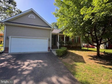 **Immaculate and spacious three-bedroom, two-bath rambler on Lake Of The Woods Golf Course in Virginia - for sale on GolfHomes.com, golf home, golf lot