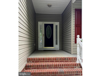 **Immaculate and spacious three-bedroom, two-bath rambler on Lake Of The Woods Golf Course in Virginia - for sale on GolfHomes.com, golf home, golf lot