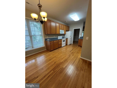 **Immaculate and spacious three-bedroom, two-bath rambler on Lake Of The Woods Golf Course in Virginia - for sale on GolfHomes.com, golf home, golf lot