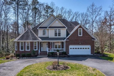 Welcome to a custom large home on a private lot backed up to the on King Carter Golf Course in Virginia - for sale on GolfHomes.com, golf home, golf lot