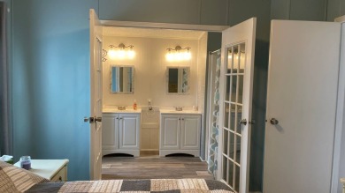 This 2 bedroom/2 bath home is 1204 sq ft. of living space, plus on Sabal Springs Golf and Racquet Club in Florida - for sale on GolfHomes.com, golf home, golf lot