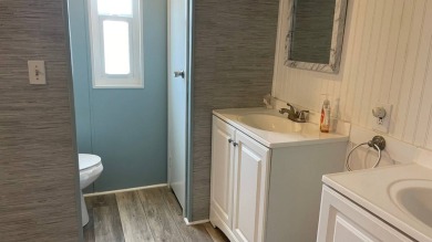 This 2 bedroom/2 bath home is 1204 sq ft. of living space, plus on Sabal Springs Golf and Racquet Club in Florida - for sale on GolfHomes.com, golf home, golf lot