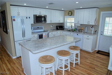 Updated and move-in ready, this residence is nestled in the on Six Lakes Country Club in Florida - for sale on GolfHomes.com, golf home, golf lot