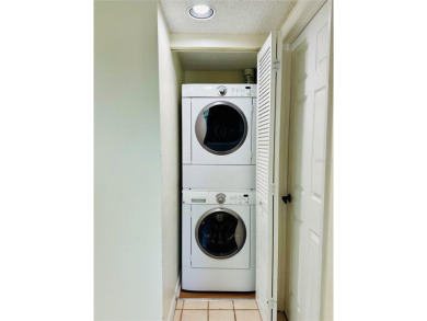 Under contract-accepting backup offers. Cute 2 bedroom 2 bath on Terra Ceia Golf and Country Club in Florida - for sale on GolfHomes.com, golf home, golf lot