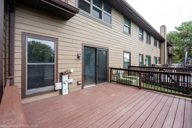 Very impressive townhome with a 2-story vaulted ceiling! on Willow Crest Golf Club in Illinois - for sale on GolfHomes.com, golf home, golf lot