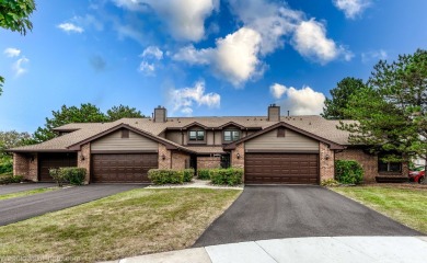 Very impressive townhome with a 2-story vaulted ceiling! on Willow Crest Golf Club in Illinois - for sale on GolfHomes.com, golf home, golf lot