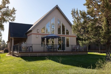 Welcome to your Eagle Crest escape! Overlooking the 18th fairway on  in Oregon - for sale on GolfHomes.com, golf home, golf lot