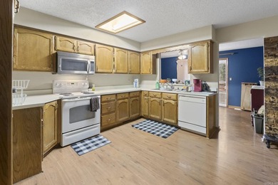 Welcome to your peaceful retreat in Hot Springs Village! This on DeSoto Golf Course in Arkansas - for sale on GolfHomes.com, golf home, golf lot