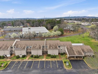 Beautifully updated Lakewood Hills condo in the heart of on Indian Hills Country Club in Arkansas - for sale on GolfHomes.com, golf home, golf lot