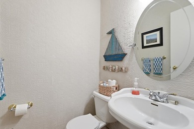 Beautifully updated Lakewood Hills condo in the heart of on Indian Hills Country Club in Arkansas - for sale on GolfHomes.com, golf home, golf lot