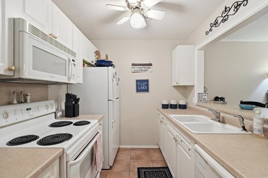 Beautifully updated Lakewood Hills condo in the heart of on Indian Hills Country Club in Arkansas - for sale on GolfHomes.com, golf home, golf lot