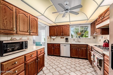 ***FREE SOLAR!!!...SINGLE STORY...MOVE-IN READY...MINT CONDITION on Sun City Lakes West and East in Arizona - for sale on GolfHomes.com, golf home, golf lot