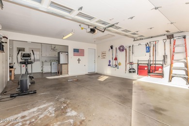 ***FREE SOLAR!!!...SINGLE STORY...MOVE-IN READY...MINT CONDITION on Sun City Lakes West and East in Arizona - for sale on GolfHomes.com, golf home, golf lot